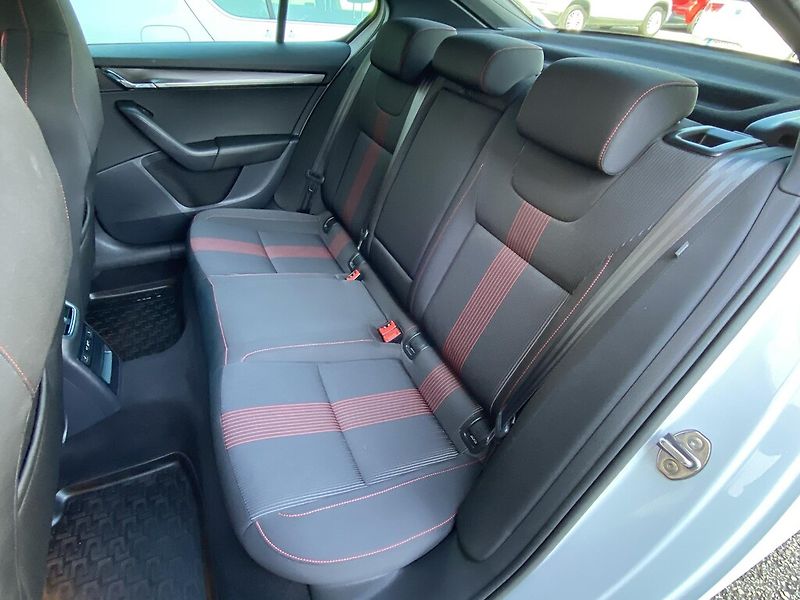 Škoda Octavia 2,0 TDI 110 kW Style - fotka 26 z 29