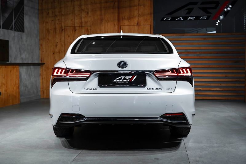 Lexus LS 500 H - fotka 28 z 30