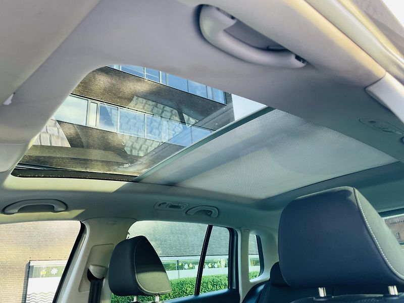 Volkswagen Tiguan 2.0TSI 4x4 AUT SERVISKA VYHŘEV - fotka 47 z 47