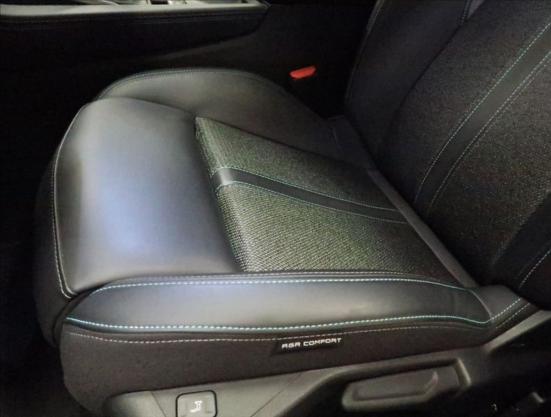 Peugeot 308 1,2 PT ALLURE NAVI KAMERA ČR - fotka 37 z 47