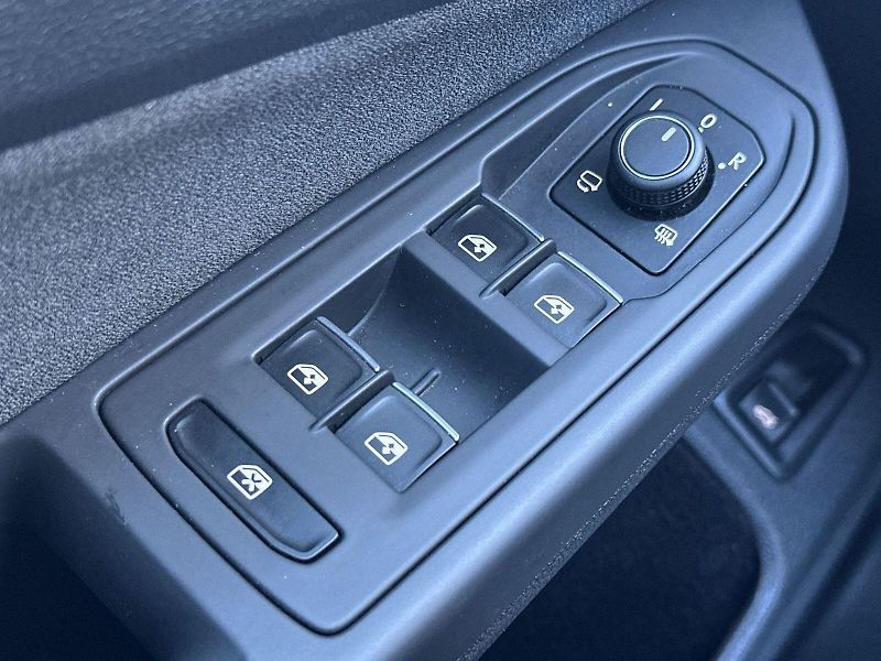 Volkswagen Golf Variant (2024) 1.5 eTSI DSG Life - fotka 18 z 33