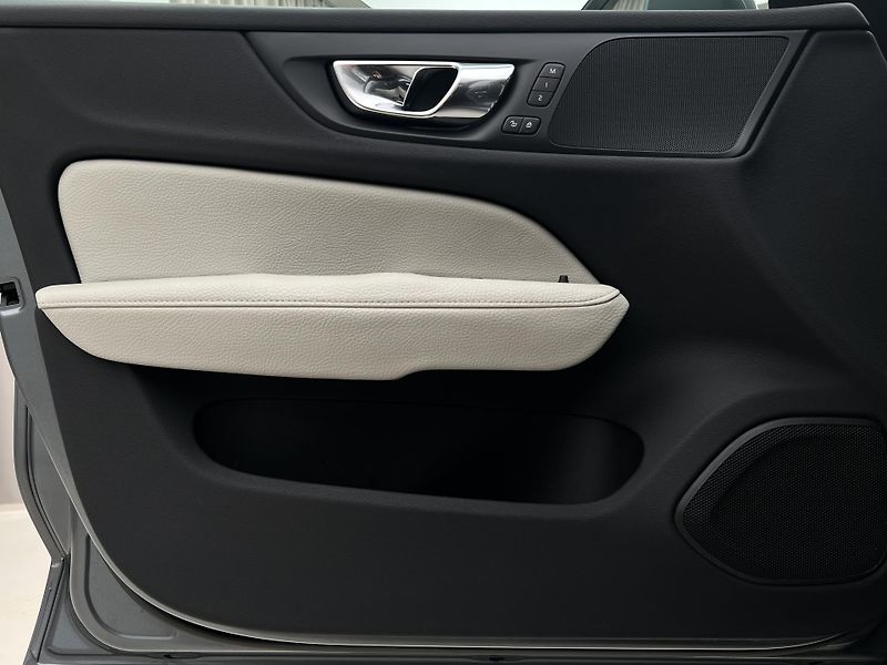 Volvo V60 D4 MOMENTUM AUT - fotka 7 z 46