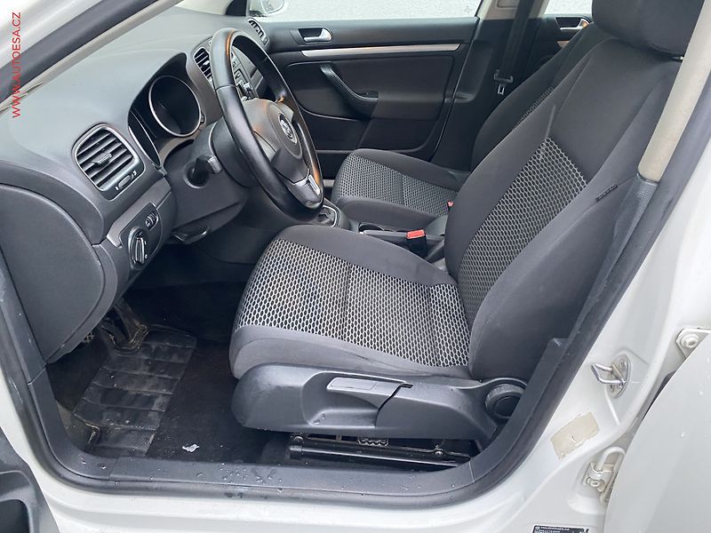 Volkswagen Golf (2010) 1.6 TDi, Trendline, AC - fotka 9 z 15