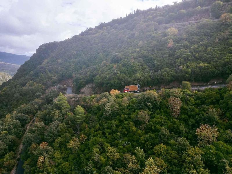 Zatímco většina lidí řeší hypotéky, dětské pokoje a kuchyňské linky, Matěj Straník zvolil jiný život.