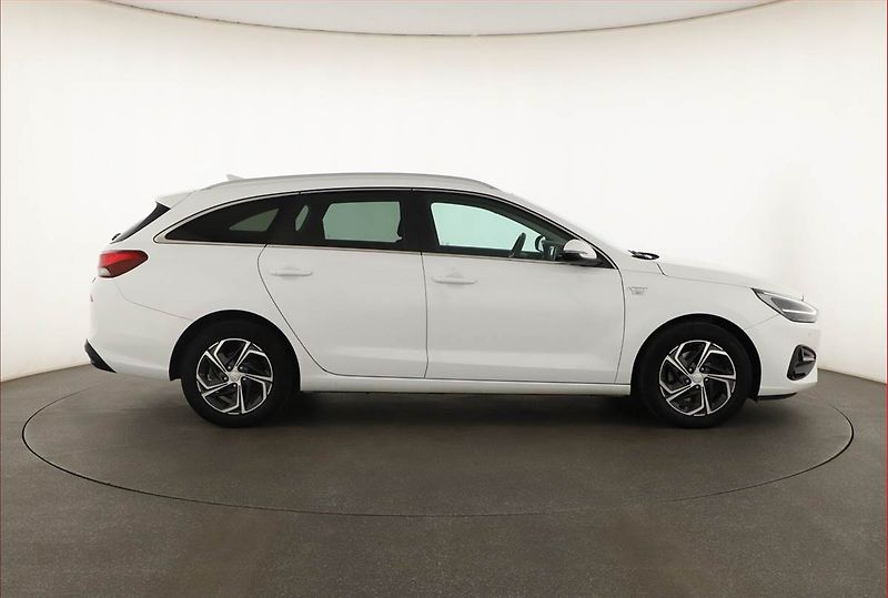 Hyundai i30 (2022) Smart 1.5 T-GDI MHEV, ČR,1.maj - fotka 6 z 13