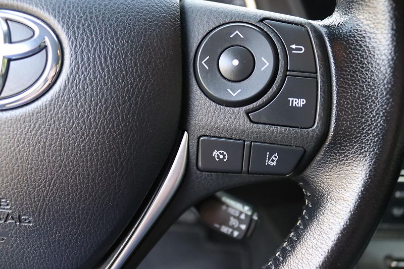 Toyota Corolla (2018) Toyota Corolla Sedan 1.6 - fotka 35 z 60