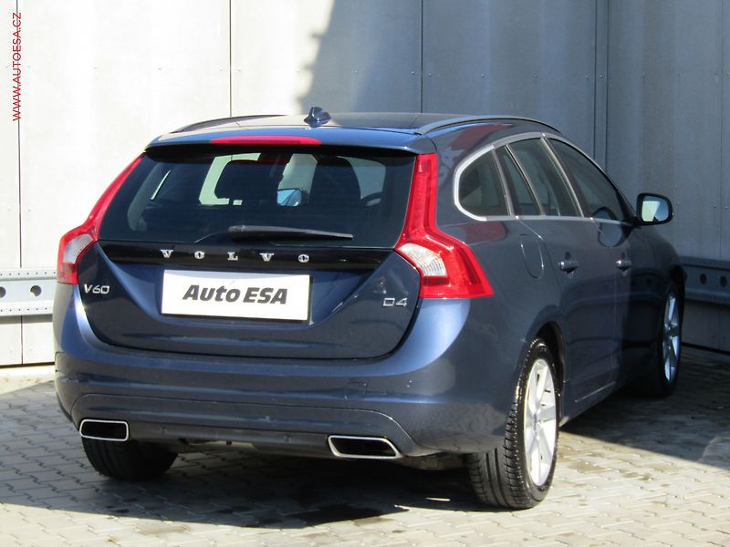 Volvo V60 (2014) 2.0 D, ČR, AC, TZ, park.asist - fotka 4 z 19