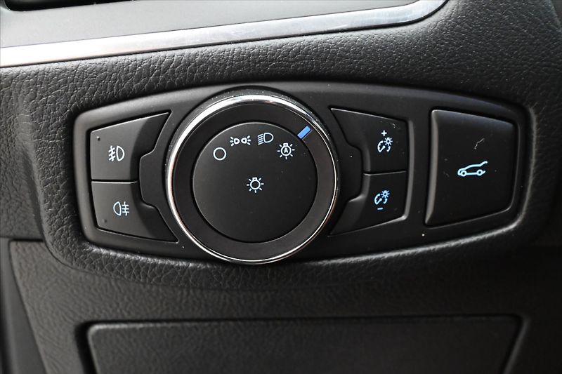Ford S-MAX 2,0 TDCi 110kW AT8 Titanium Zá - fotka 25 z 31