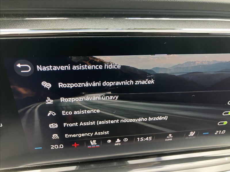 Škoda Octavia 2,0 TAŽNÉ,KŮŽE,MATRIX-BEAM - fotka 30 z 36