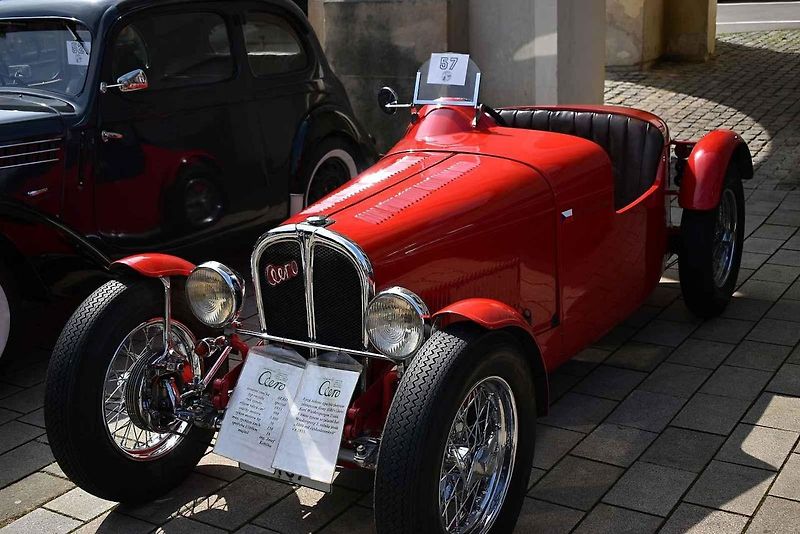 Nablýskané historické vozidla a motorky obsadily v neděli 19. května centrum Prostějova. 19.5. 2024