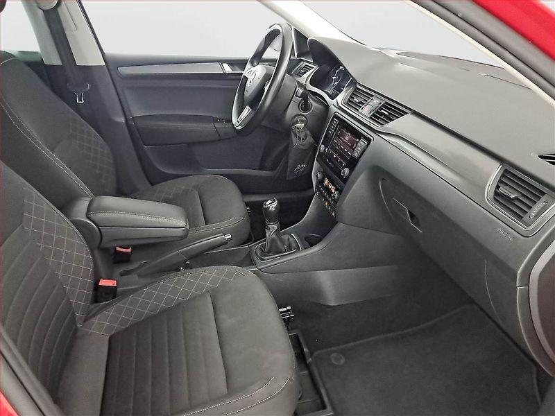 Škoda Rapid (2018) Spaceback 1.0 TSI, Xenony - fotka 9 z 18