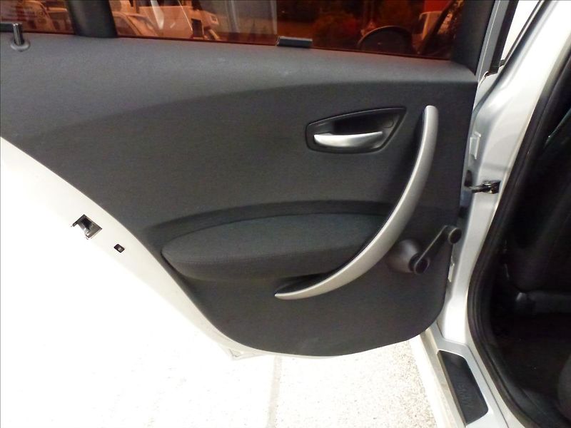BMW Řada 1 1,6 116i Velmi dobrý stav !!! - fotka 17 z 51