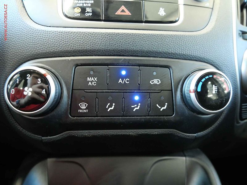 Hyundai ix35 (2010) 2.0 i, ČR, Klima - fotka 17 z 20