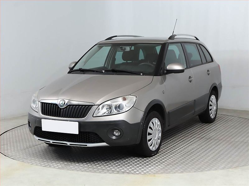 Škoda Fabia (2010) Scout 1.2 TSI, Tempomat - fotka 2 z 14