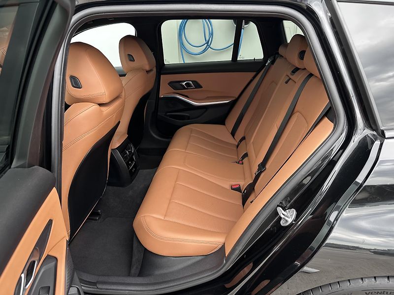BMW Řada 3 320d xDrive M-Sport Touring - fotka 8 z 30