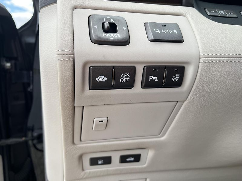 Lexus LS 600h 5.0 V8 Hybrid 1.Majitel ČR - fotka 29 z 38
