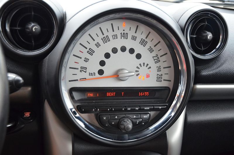 Mini Countryman (2013) 1.6D 66kW / STK 03/2028 - fotka 24 z 29