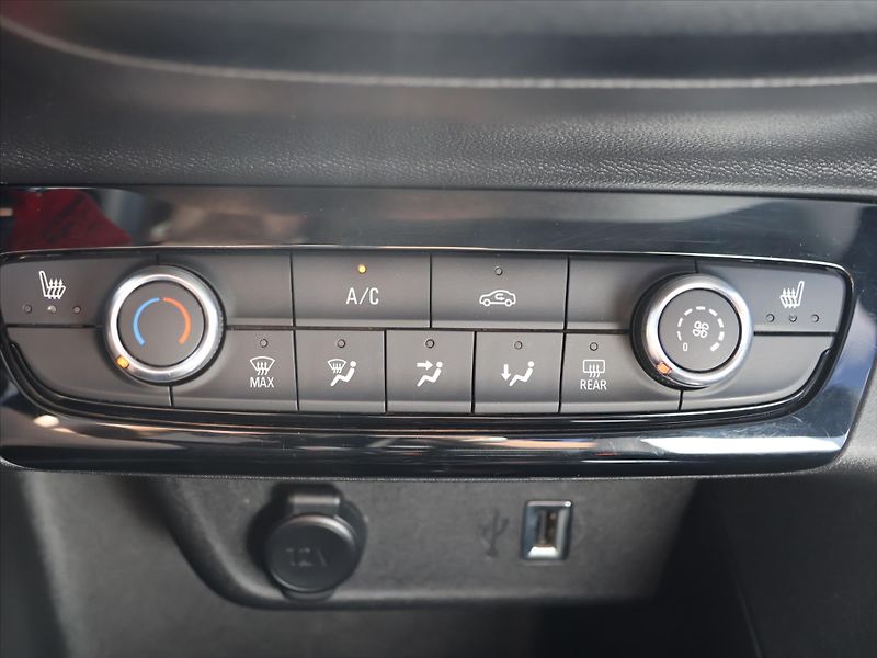 Opel Corsa 1,2 T 74kW Automat Elegance - fotka 20 z 28