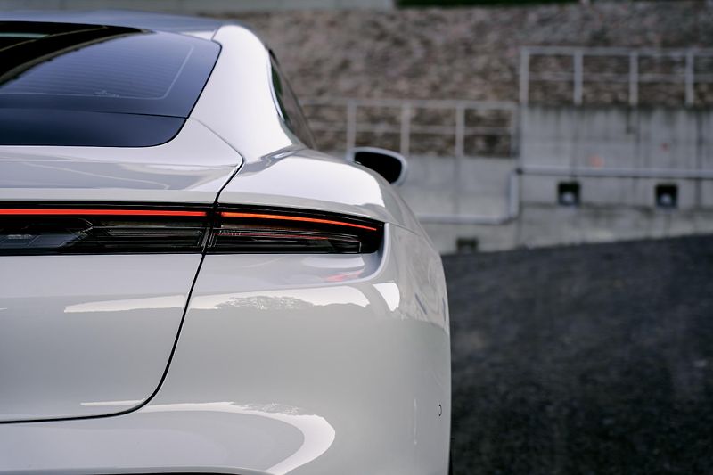 Porsche Taycan (2023) 4S - 7000 KM - VZDUCH, BOSE - fotka 10 z 39