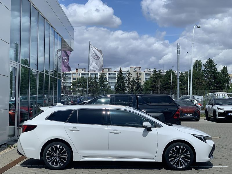 Toyota Corolla TS STYLE 1.8 HEV 103kW e-CVT - fotka 10 z 32