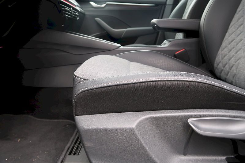 Škoda Octavia (2025) SportLine 2,0 TSI 110 kW DSG M - fotka 21 z 28