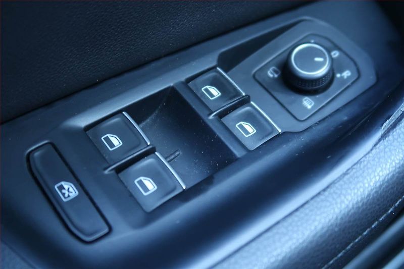 Volkswagen Passat (2015) 2.0 TDI, Automat, Kůže, Navi - fotka 16 z 26