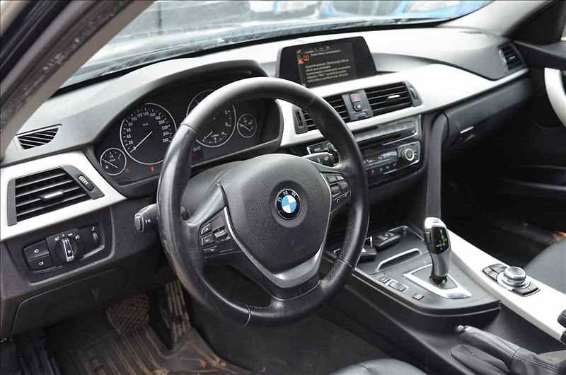 BMW Řada 3 (2016) 320D XDRIVE TOURING AT - fotka 16 z 25
