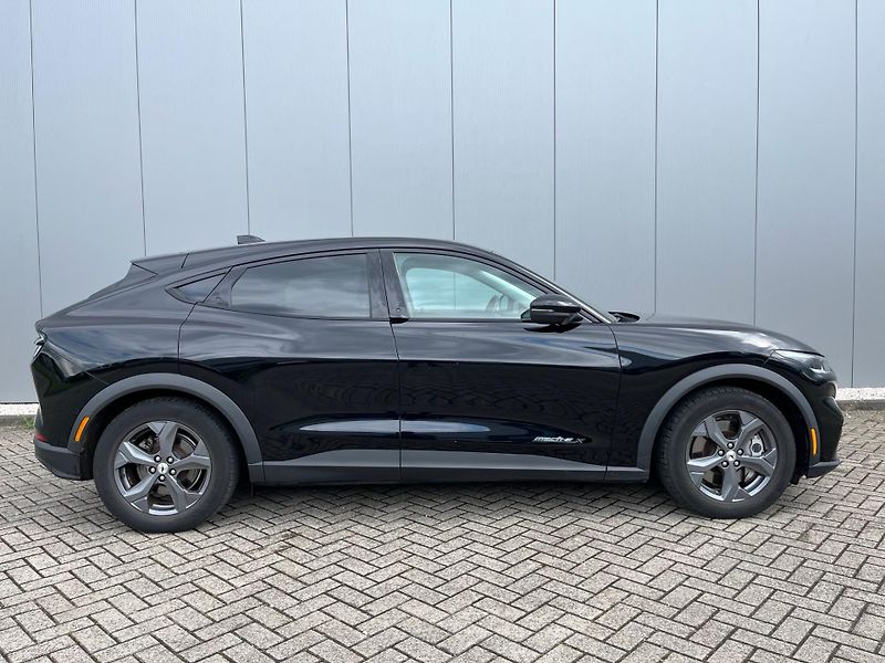 Ford Mustang Mach-E (2021) Mach-E - fotka 4 z 13