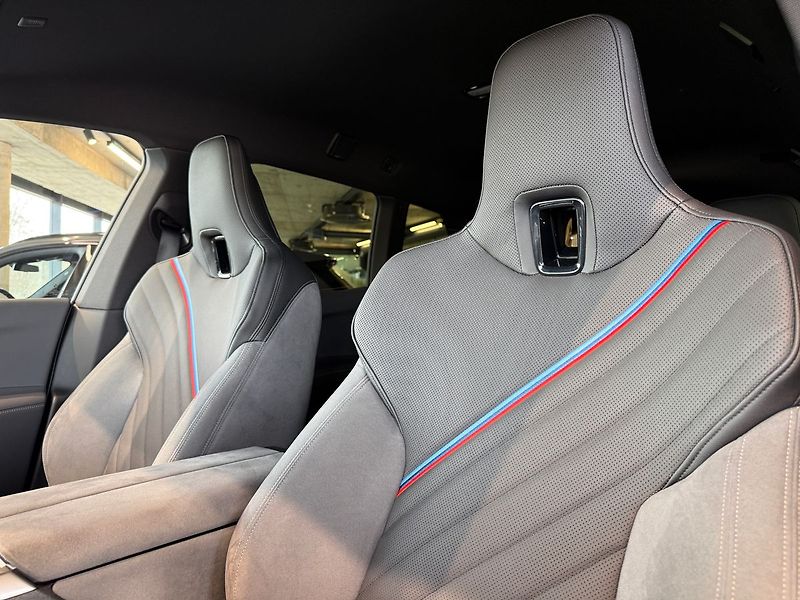 BMW Ostatní xDrive60, Masáž, Ventilace - fotka 18 z 41