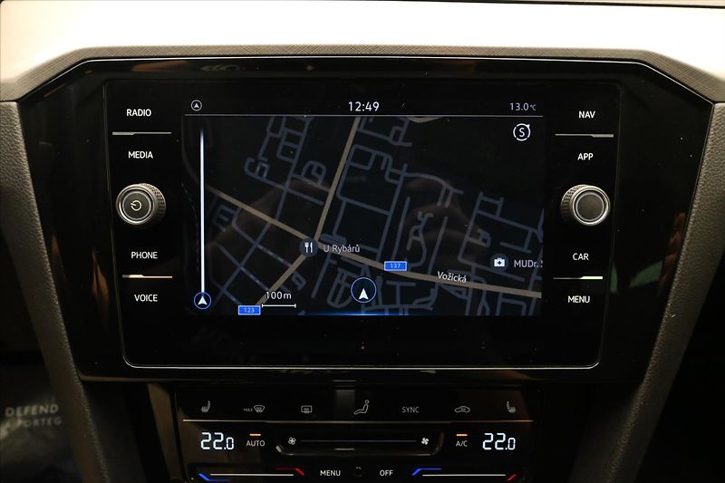 Volkswagen Passat 2,0 TDI 110 KW DSG BUSINESS Zá - fotka 20 z 31