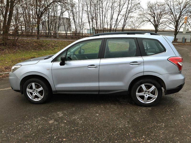 Subaru Forester 2.0 benzin  Rezervace - fotka 10 z 43