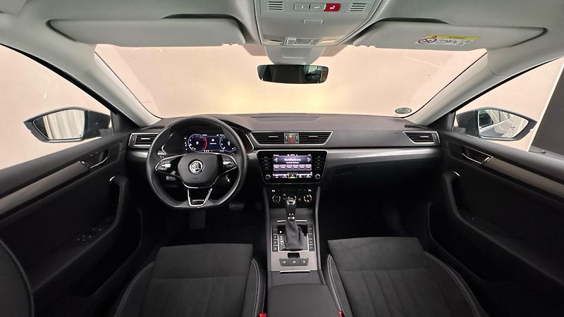 Škoda Superb 2.0 TDI DSG 4x4 Style Combi - fotka 8 z 31