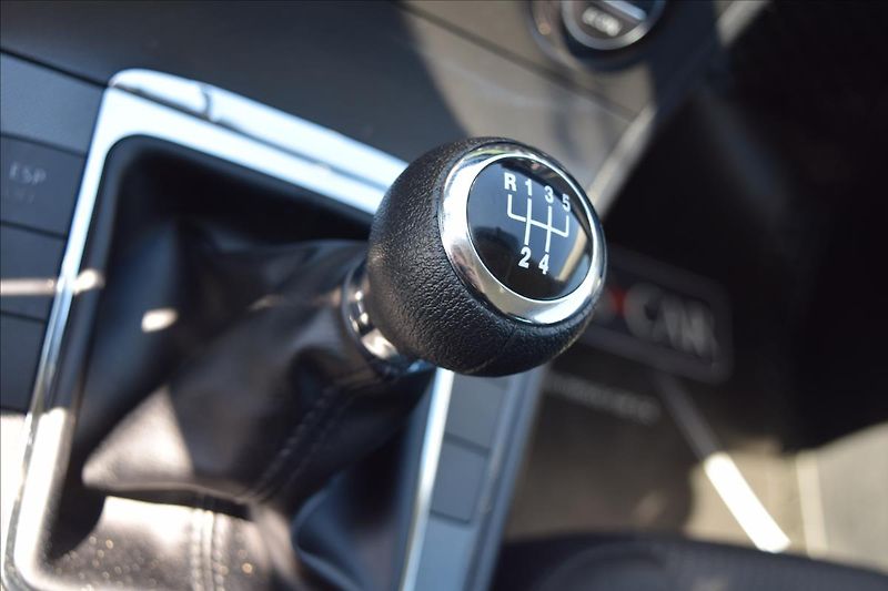 Volkswagen Passat 1,9 TDI 77KW KLIMA 1XMAJITEL - fotka 42 z 46