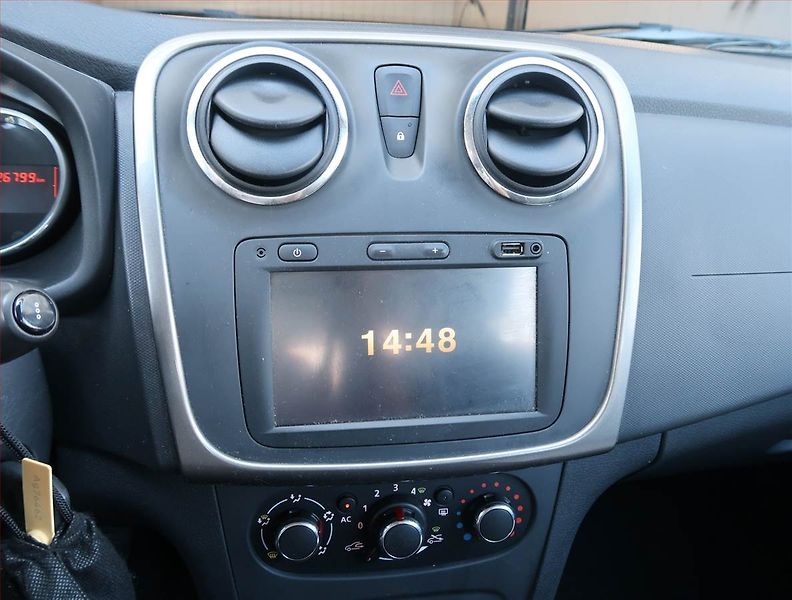 Dacia Sandero (2013) 0.9 TCe, ČR,1.maj, Navi - fotka 12 z 14