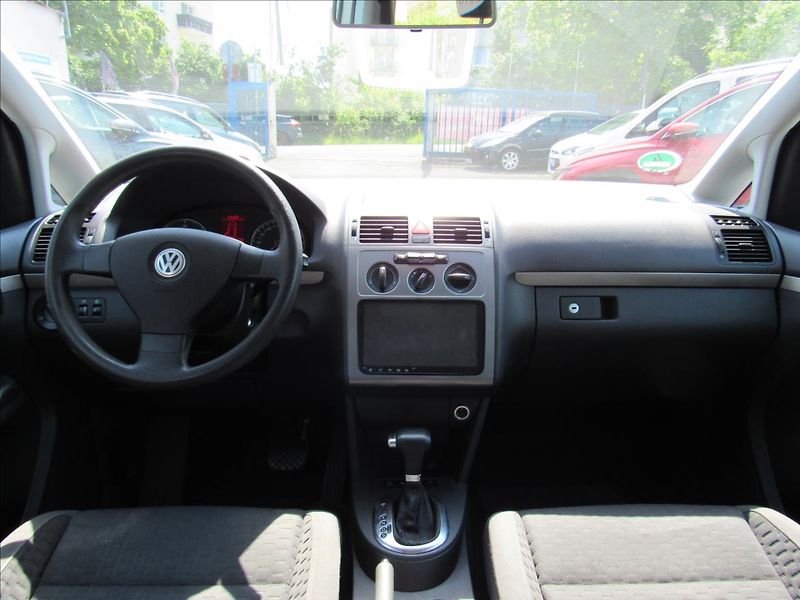 Volkswagen Touran 1,9 TDI 77kW DSG - fotka 11 z 26