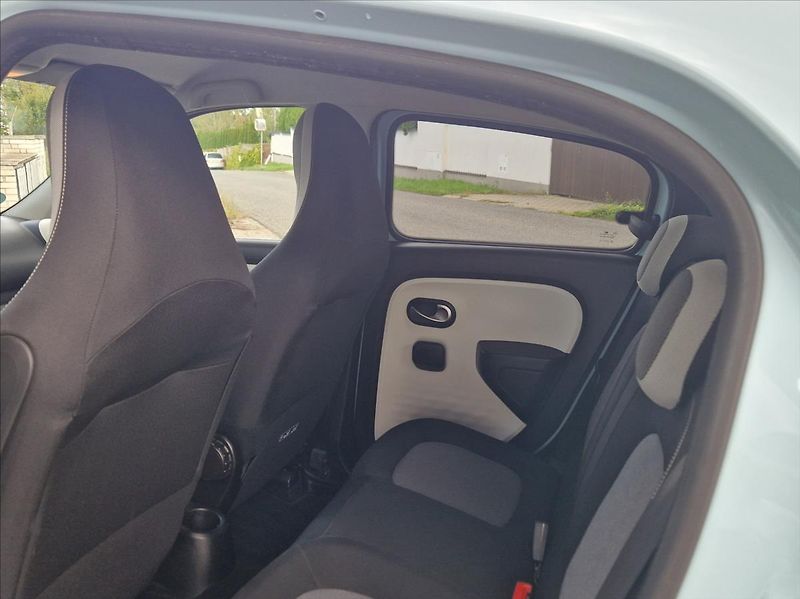 Renault Twingo 1,0 i 54kW SENZORY TOPSTAV - fotka 15 z 35
