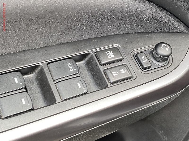 Suzuki Vitara (2019) 1.4B-Jet, Style, AT, panor - fotka 11 z 19
