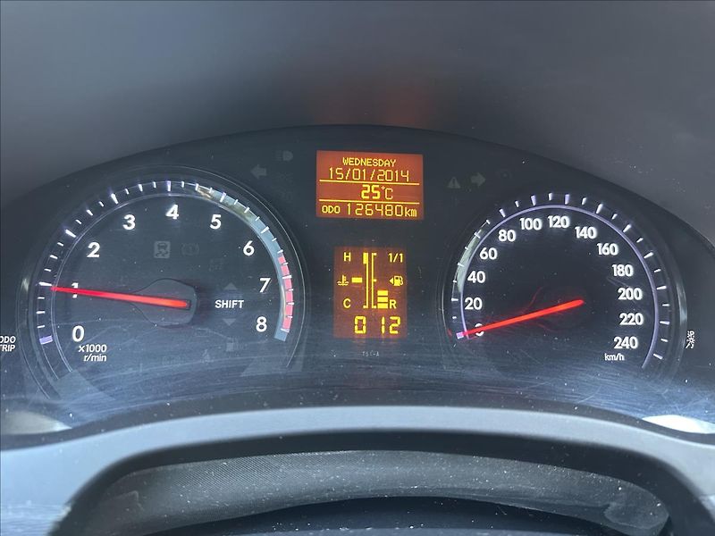 Toyota Avensis 1,8 TAŽNÉ - fotka 15 z 27