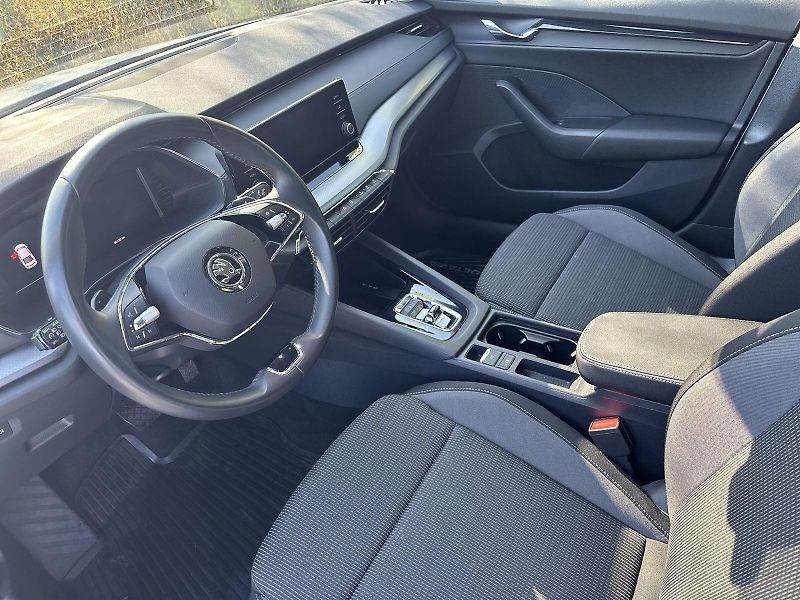 Škoda Octavia (2022) 1.5 TSI M-HEV DSG Ambition+ - fotka 8 z 32