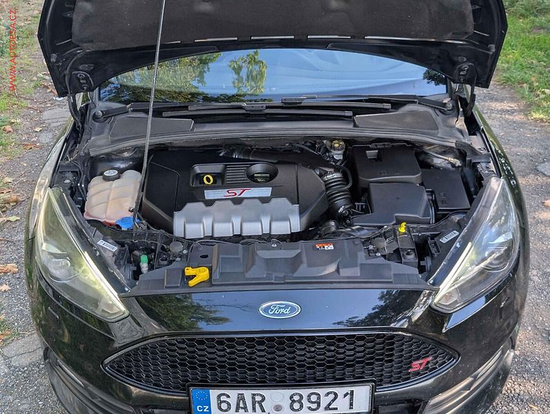 Ford Focus (2017) 2.0EB, ST, Xenon, navi - fotka 8 z 19