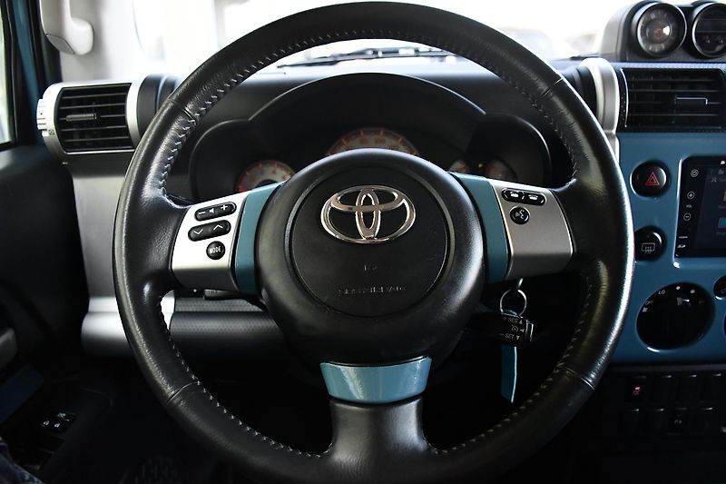Toyota FJ Cruiser 4,0 VVT-i V6 AWD AT - fotka 24 z 50