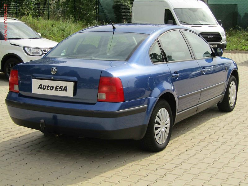 Volkswagen Passat (2000) 1.6 i, AC, výhředv sed - fotka 4 z 15