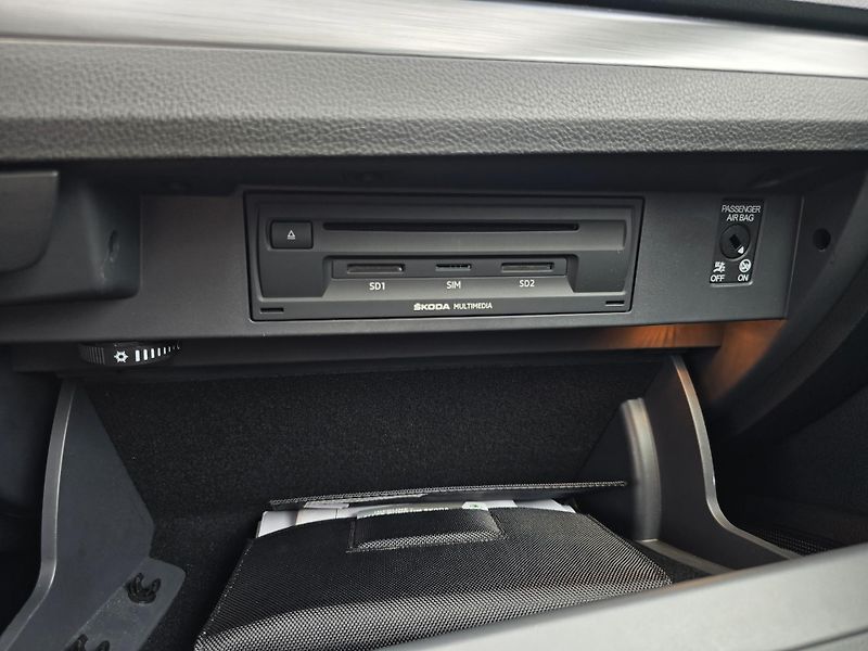 Škoda Superb 2.0 TDI DSG WEBASTO PANORAMA  - fotka 20 z 35
