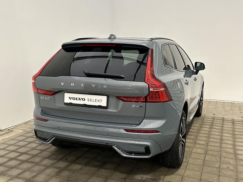 Volvo XC60 2.0  B4 4x4 ULTIMATE - fotka 6 z 33