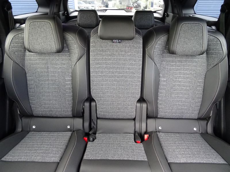 Peugeot 5008 (2026) BUSINESS Hybrid 145k e-DCS6 - fotka 15 z 47