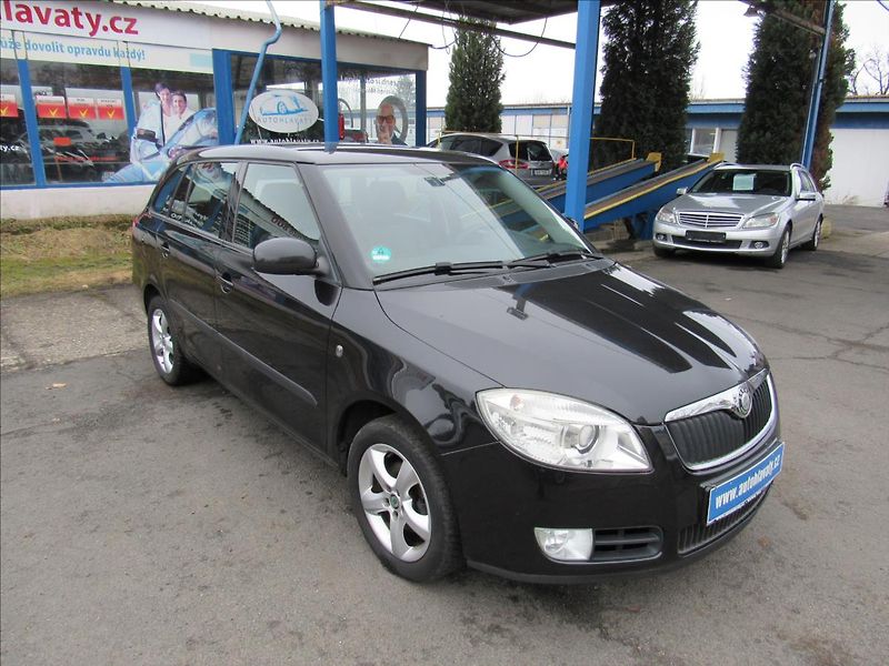 Škoda Fabia 1,4 16V 63kW Style Combi - fotka 3 z 26