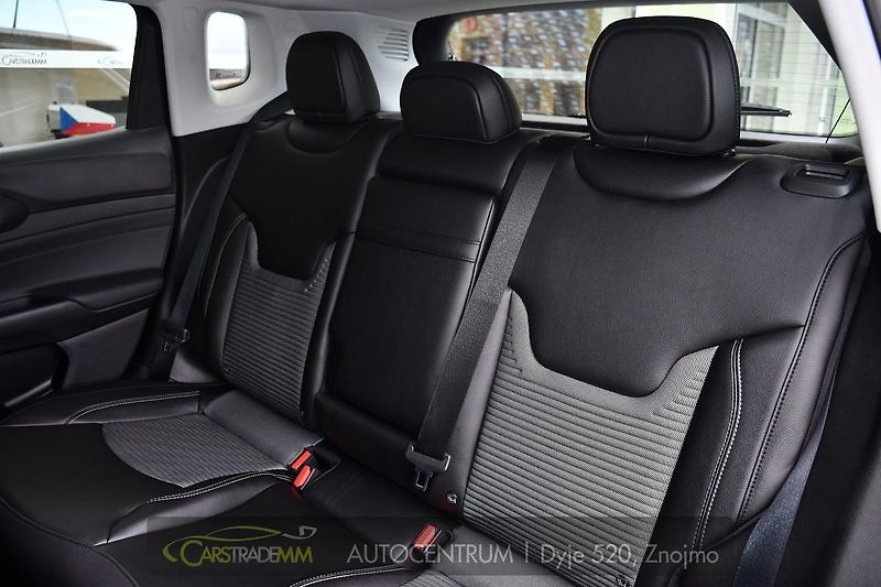 Jeep Compass 1.5l GSE T4 48V e-Hybrid - fotka 14 z 52