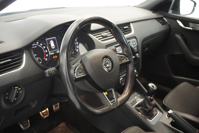 Škoda Octavia RS 2.0 TDi 135 kW MANUÁL - fotka 10 z 26