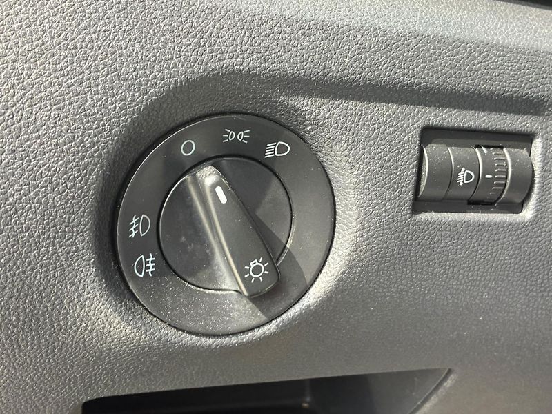 Škoda Fabia (2010) 1.2TSi,63KW,VYHŘ.SEDADLA,TEMP. - fotka 16 z 21