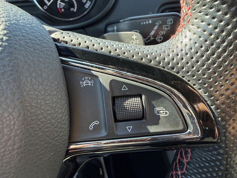 Škoda Octavia RS 2.0 TSI CHALLENGE DSG XENON - fotka 20 z 49